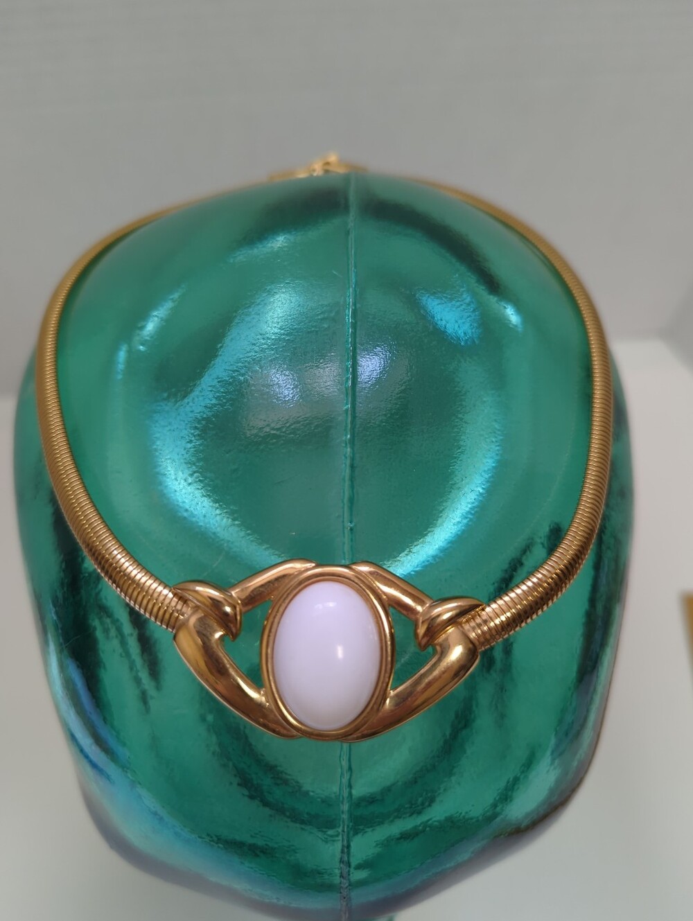 Vintage Trifari Gold Tone White Cabochon Choker Omega Style Chain Lucite Jewel